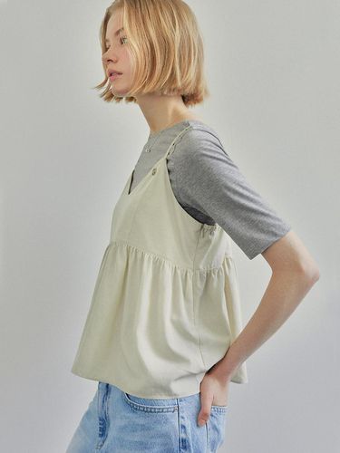 FRILL SLEEVELESS TOP / KHAKI - Ihr - Modalova