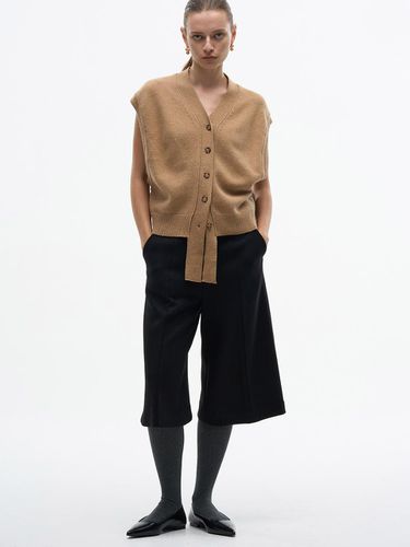 Wool button knit vest - camel - MAGJAY - Modalova