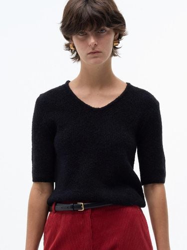 Cropped V-neck Lightweight Knit [Black] - MAGJAY - Modalova