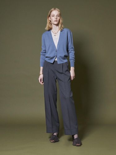 STRAIGHT TUCK SLACKS_CHARCOAL - Maison de Ines - Modalova