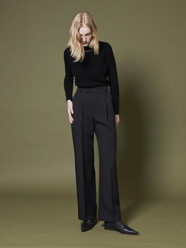 STRAIGHT TUCK SLACKS_BLACK - Maison de Ines - Modalova