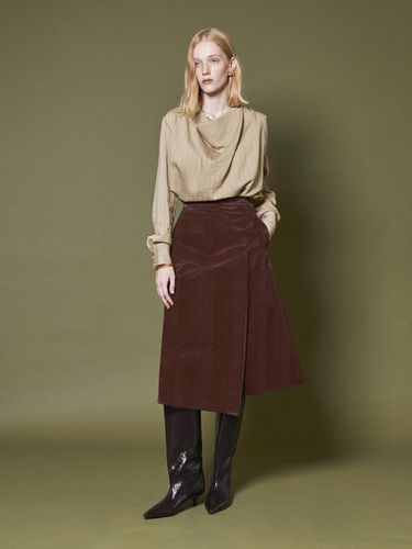 LEATHER STITCH SKIRT_BROWN - Maison de Ines - Modalova