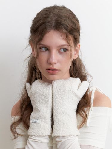 Fluffy boucle gloves - white - KINDABABY - Modalova