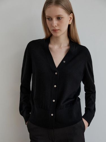 Kelly V-Cardigan Black - BENEATER - Modalova