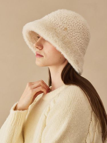 Boucle Fur Bucket Hat - White - Nouve - Modalova