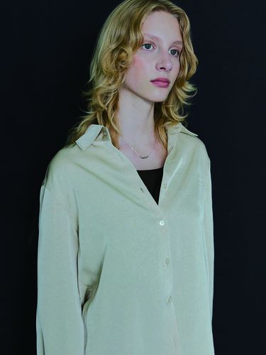 BASIC SATIN SHIRTS / LIGHT BEIGE - Ihr - Modalova