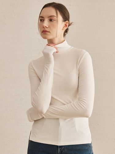 Turtleneck Warmer T-Shirt [Ivory] - Nouve - Modalova