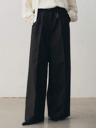 Heavy Chino One Tuck Wide Pants () - NOIRER for WOMEN - Modalova