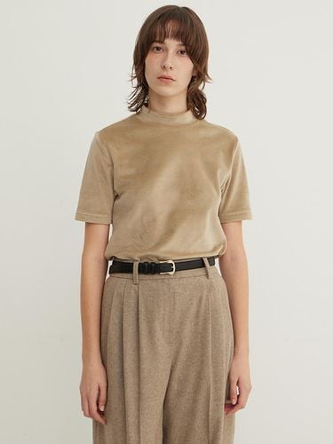 Velvet Mock Neck Premium T-Shirt [Beige] - STEP AROUND - Modalova