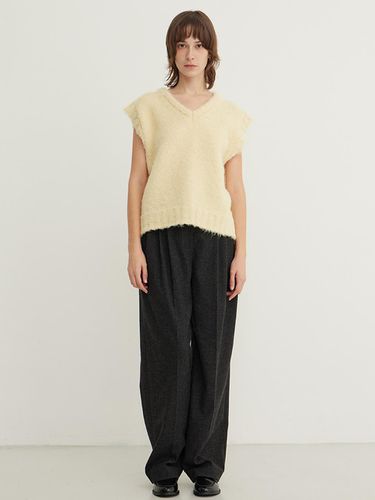 Wool Blend Wide Pleated Slacks [CHARCOAL] - STEP AROUND - Modalova