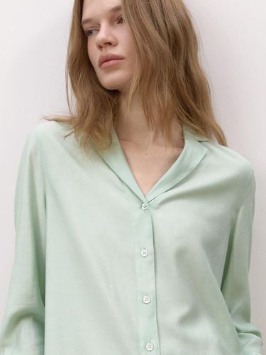 Open Collar Satin Blouse [GREEN] - ONE - Modalova