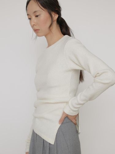 Wool Asymmetrical Top - manuelle et guillaume - Modalova