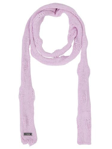 PENDANT KNIT MUFFLER / PINK - CERRIC - Modalova