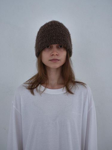 HAIRY BEANIE IN BROWN - NOTHINGEVERYTHING - Modalova