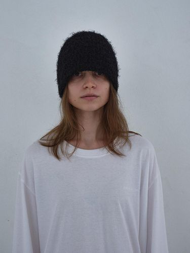 HAIRY BEANIE IN BLACK - NOTHINGEVERYTHING - Modalova