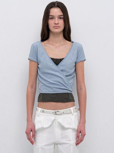 SOFT WRAPPED HALF TOP / SKY BLUE - CERRIC - Modalova