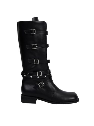 STUD ENCIRCLE BUCKLE BOOTS / BLACK - CERRIC - Modalova