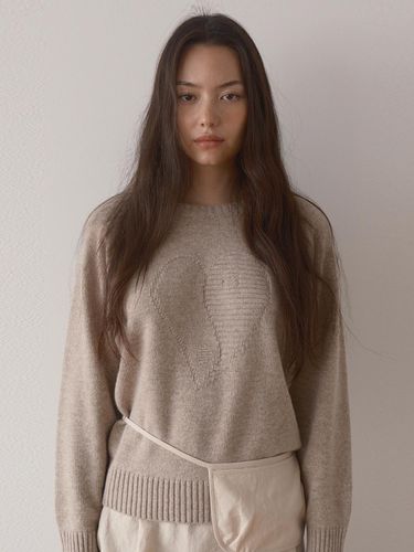 HEART SYMBOL KNIT (BEIGE) - EcommaE - Modalova