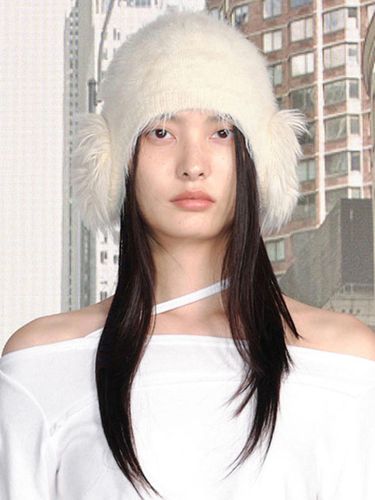 EARMUFF BEANIE /OFF-WHITE - CERRIC - Modalova