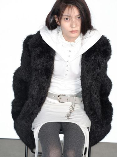 BIG COLLAR FUR JACKET / BLACK - CERRIC - Modalova