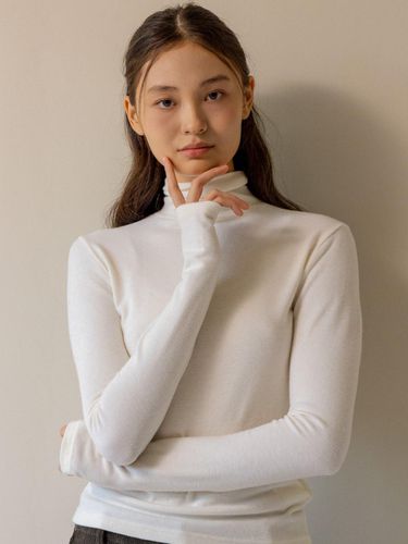 Ribbon Logo Turtleneck T-shirt - lienlier - Modalova