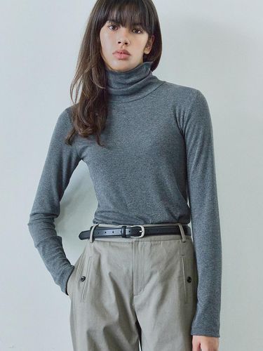 BUTTON DETAILED TURTLE NECK TOP / - Ihr - Modalova