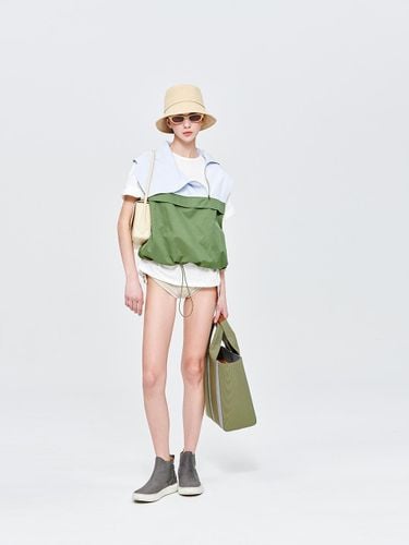 ARIA SLEEVELESS ANORAK, KHAKI - PUBLICKA X - Modalova