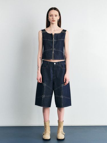 SIGNATURE RAW CUT EYELET DENIM SHORTS () - SEALOT - Modalova