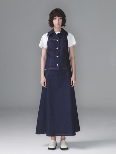 GORED DENIM LONG SKIRT (DARK NAVY) - SEALOT - Modalova