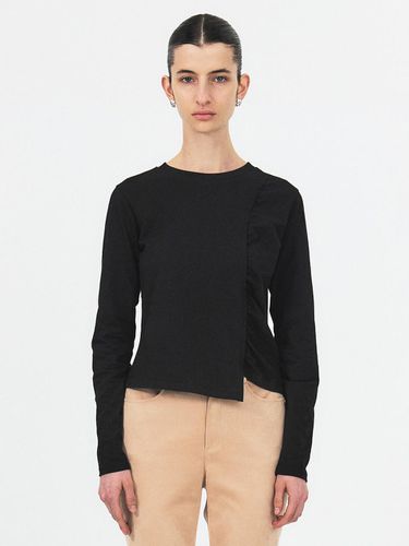 ASYMMETRIC SHIRRING LONG SLEEVE TOP () - SEALOT - Modalova