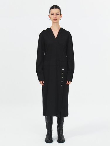 DEEP SLIT HOODED MAXI DRESS (BLACK) - SEALOT - Modalova