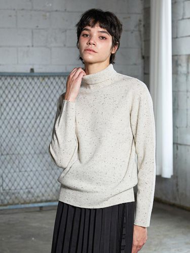 Milky High-neck Pullover_AI10WNKPO42IV - yoyoyoy - Modalova