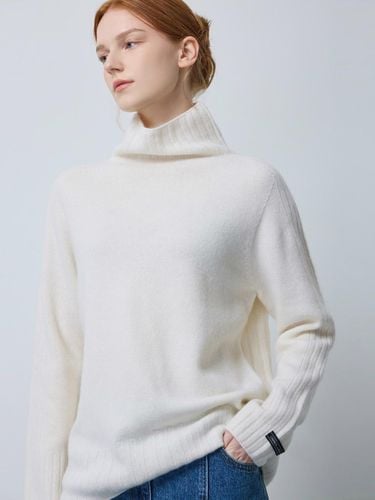 Cashmere Blend Ribbed Loose Fit Turtleneck Pullover (IV_C244KSK131) - CC collect - Modalova