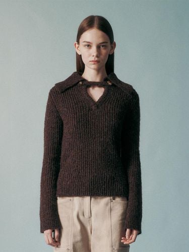 Neck Detail Ribbed Knit Top [Brown] - RE RHEE - Modalova