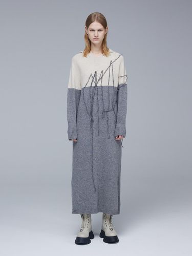 Two tone doodle detail hooded knit dress - MMAM - Modalova