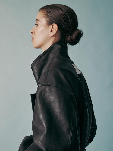 UNISEX FUNNEL NECK TIE WAIST VEGAN LEATHER JACKET - RE RHEE - Modalova