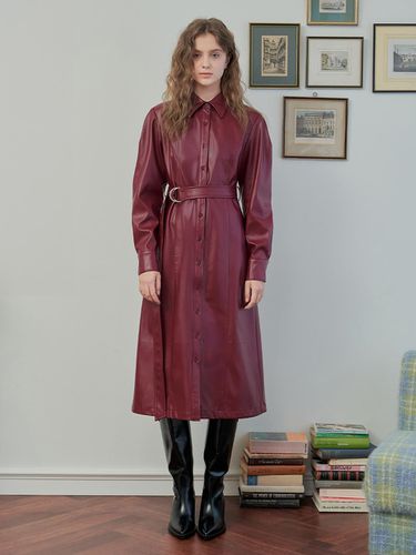 BURGUNDY LEATHER BELT DRESS - ILLUSTRIS ILLUSION - Modalova