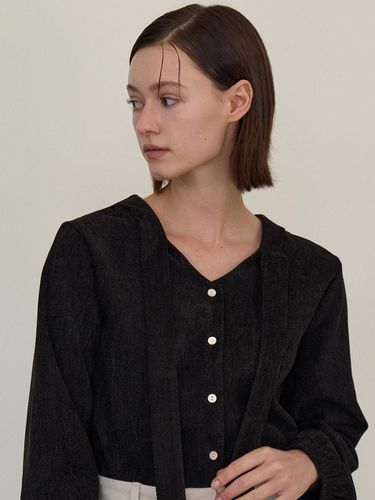 Twill Tie V-neck Blouse [Black] (amr1957) - Amour moier - Modalova