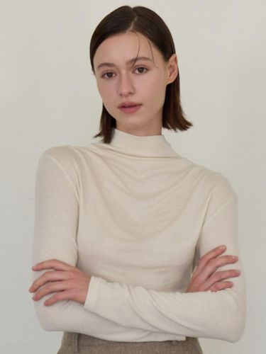 Draped Wool Turtleneck T-shirt [Ivory] (amr1958) - Amour moier - Modalova