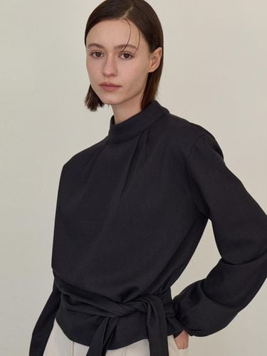 Low Turtleneck Tie Detail Blouse [Deep Navy] (amr1964) - Amour moier - Modalova