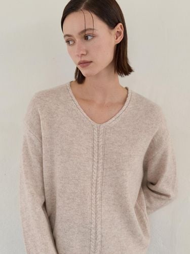 Cable V-neck Wool Sweater [Ivory] (amr1969) - Amour moier - Modalova