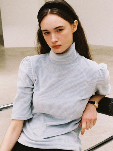 Soft Velvet Short Sleeve Turtleneck Top _Sky Blue - VOIEBIT for WOMEN - Modalova