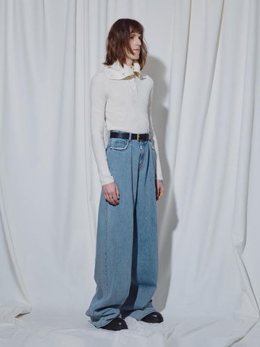 BLUE TUCK PATCH POCKET DENIM PANTS - MUNN - Modalova