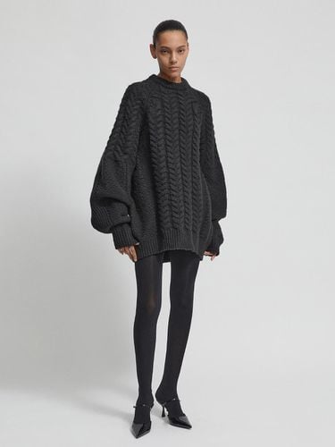 Wool brush oversized cable knit sweater_black - LADYVOLUME - Modalova