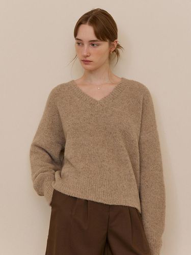 Soft loose V-neck knitwear - ADAUL - Modalova