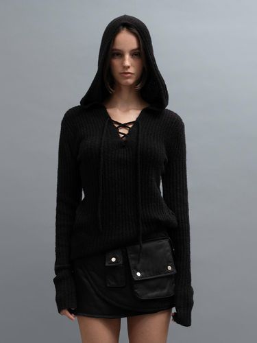 RIBBED EYELET HOODED KNIT, BLACK - Porta - Modalova