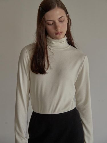 Ribbed turtleneck top - BEMUSE MANSION - Modalova