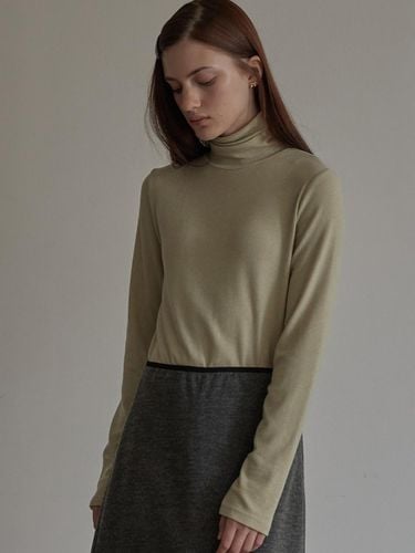 Ribbed turtleneck top - Sage green - BEMUSE MANSION - Modalova