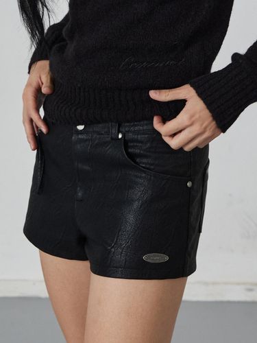 CRUNKY LEATHER SHORT (Black) - L’EGARNET - Modalova