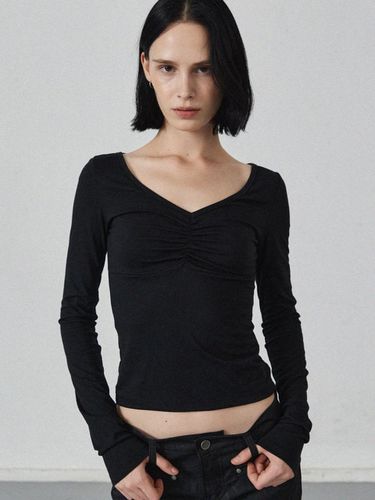 JADE V NECK LONG SLEEVE (Black) - L’EGARNET - Modalova